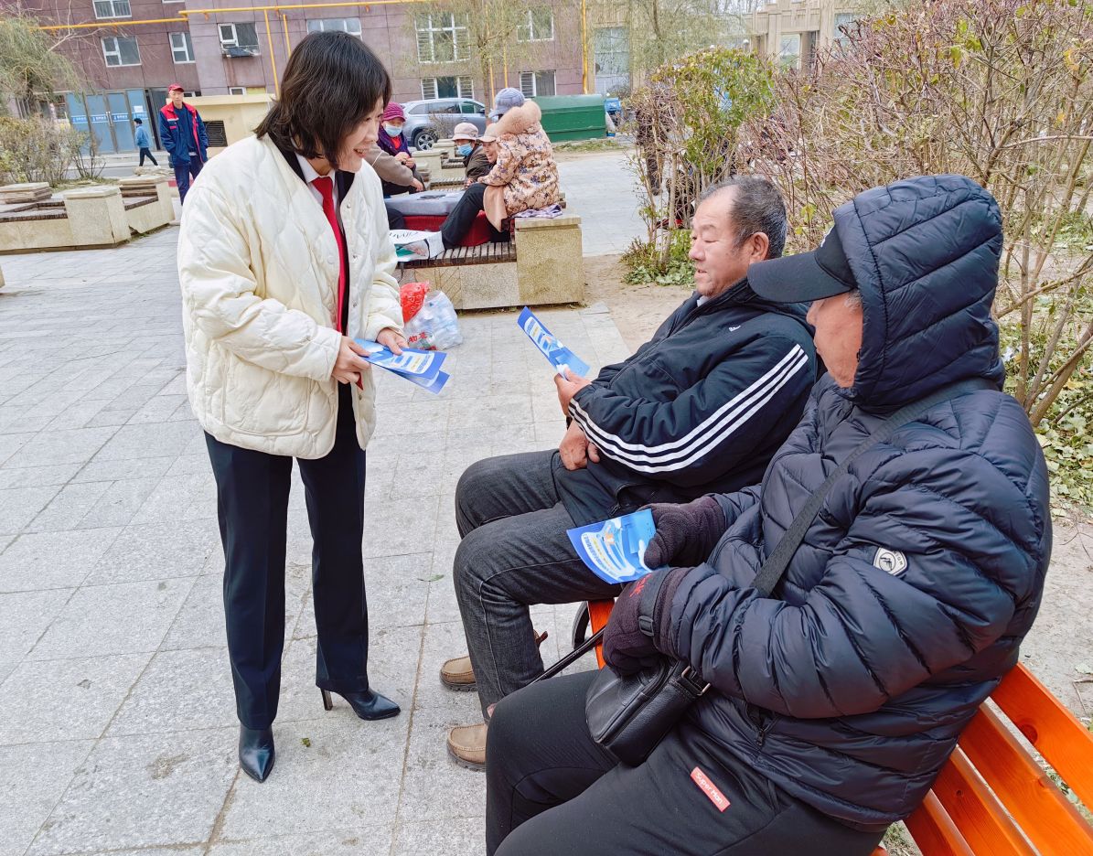 法潤民心 《法治宣傳教育法》引領普法新風尚，社會經(jīng)濟咨詢服務直達百姓家門口